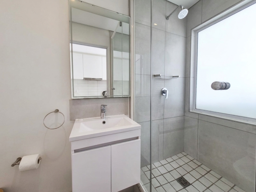 To Let 1 Bedroom Property for Rent in Woodstock Western Cape